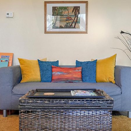 Wine-Dine-Sunshine Cozy Flat In The Heart Of Dtsp Villa St. Petersburg Luaran gambar