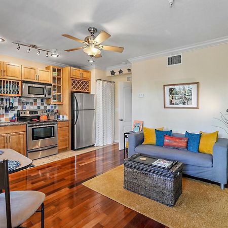 Wine-Dine-Sunshine Cozy Flat In The Heart Of Dtsp Villa St. Petersburg Luaran gambar