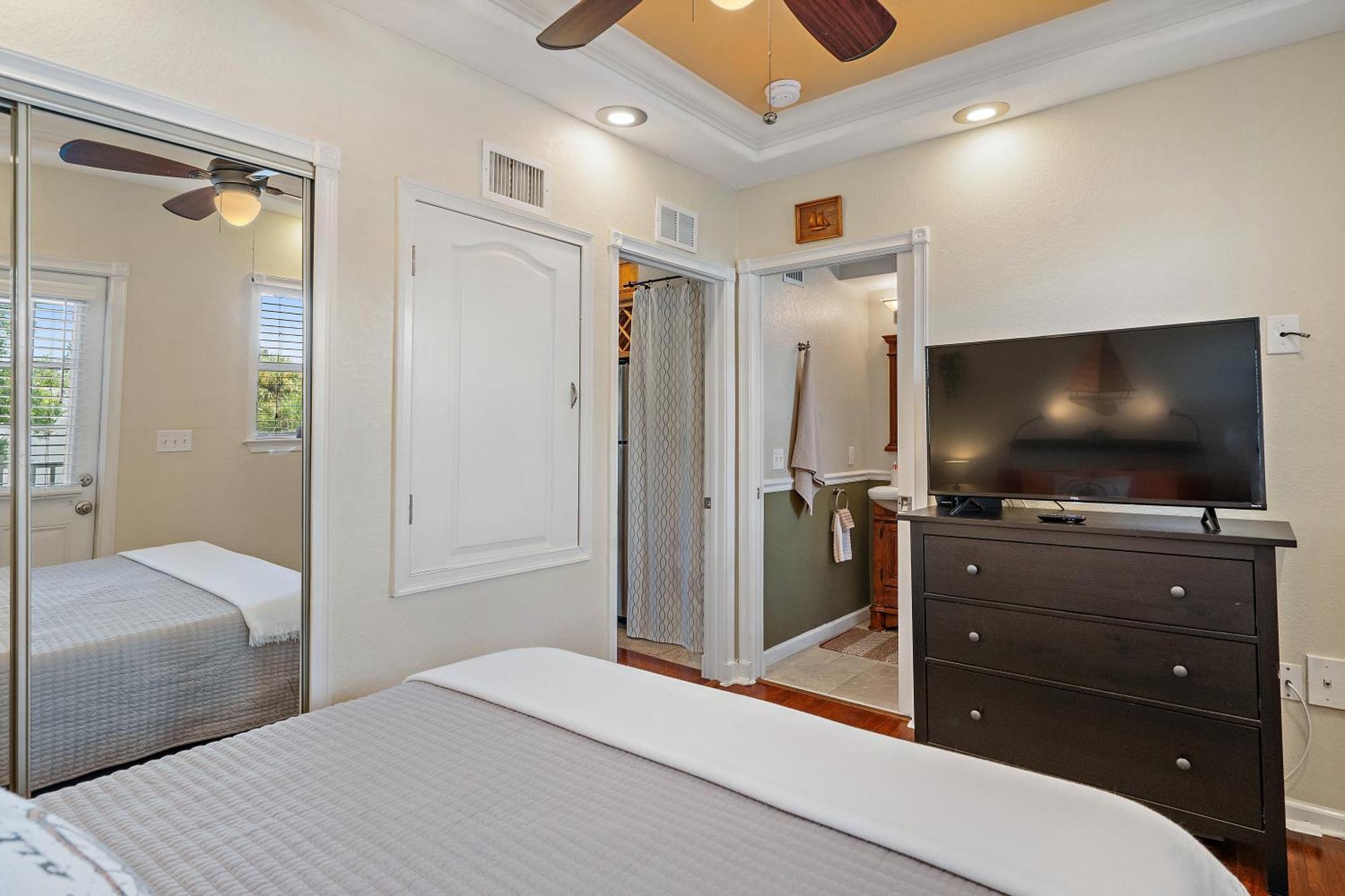Wine-Dine-Sunshine Cozy Flat In The Heart Of Dtsp Villa St. Petersburg Luaran gambar