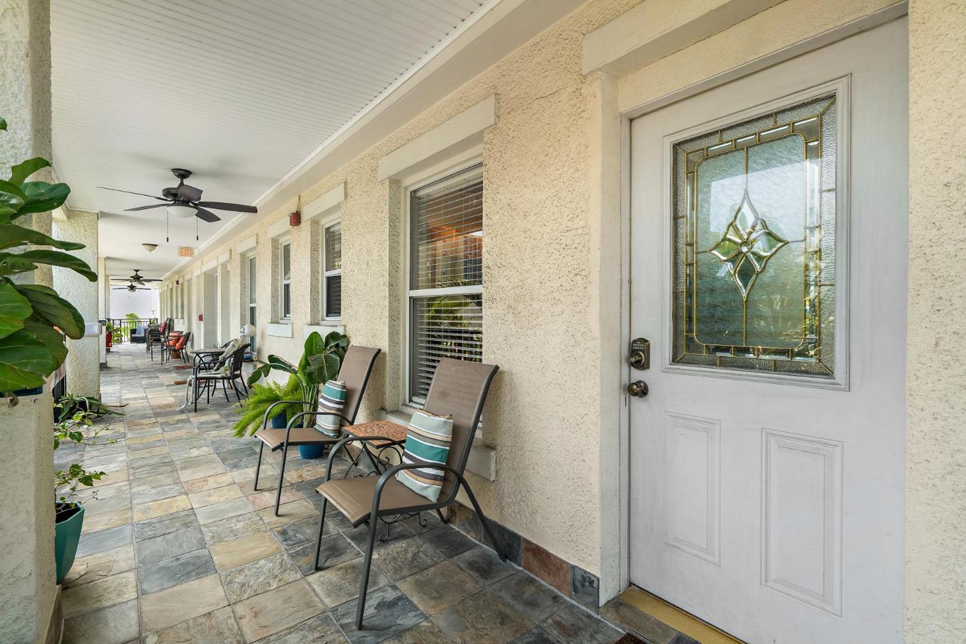 Wine-Dine-Sunshine Cozy Flat In The Heart Of Dtsp Villa St. Petersburg Luaran gambar